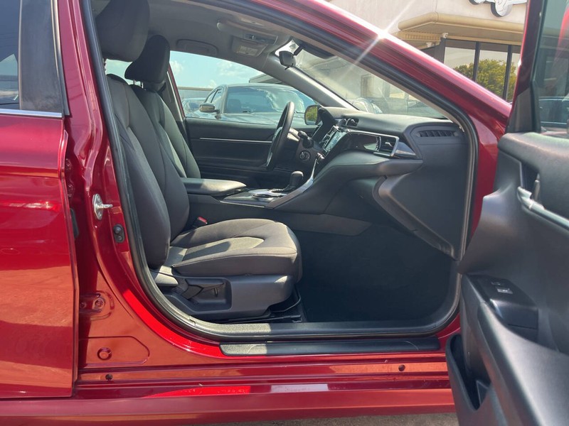 Toyota Camry Vehicle Image 10