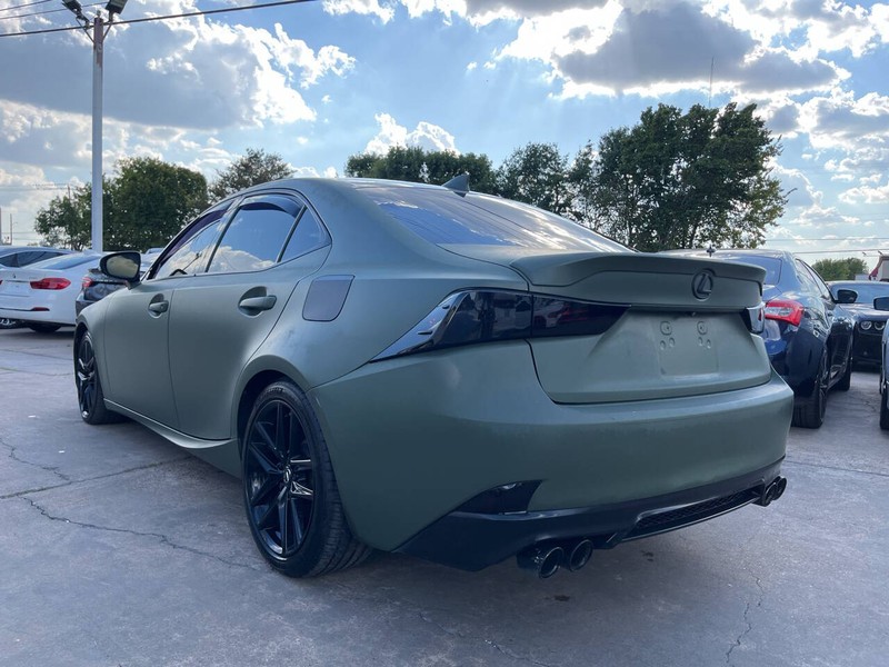 Lexus IS Vehicle Image 03