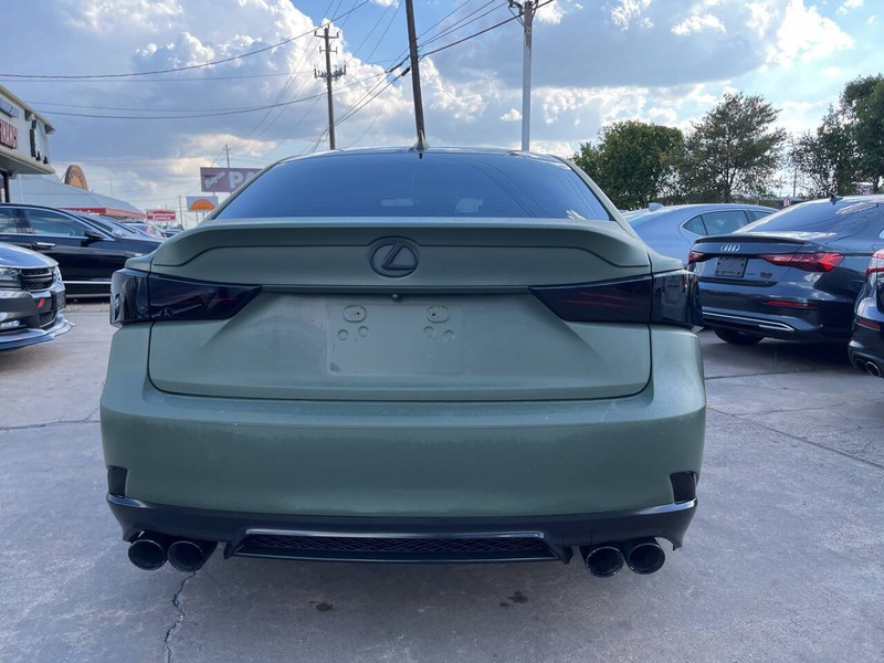 Lexus IS Vehicle Image 04