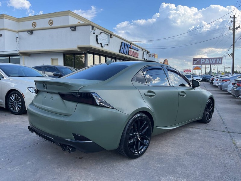 Lexus IS Vehicle Image 05
