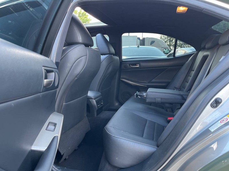 Lexus IS Vehicle Image 08