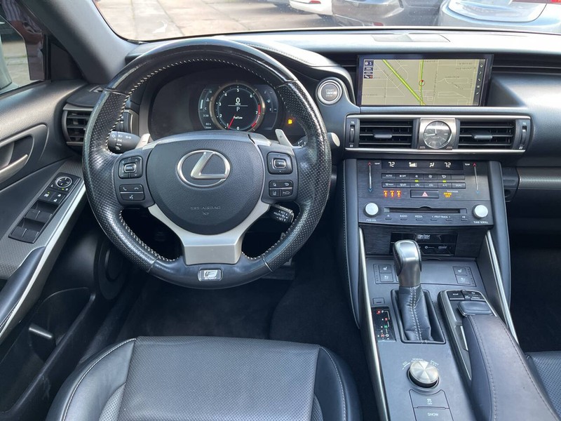 Lexus IS Vehicle Image 09