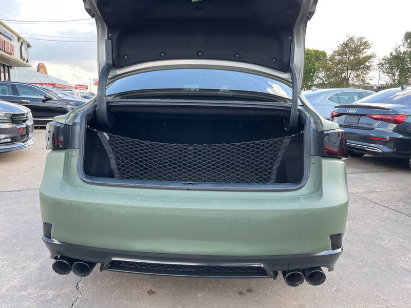 Lexus IS Vehicle Image 10