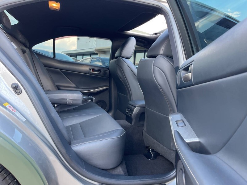 Lexus IS Vehicle Image 11