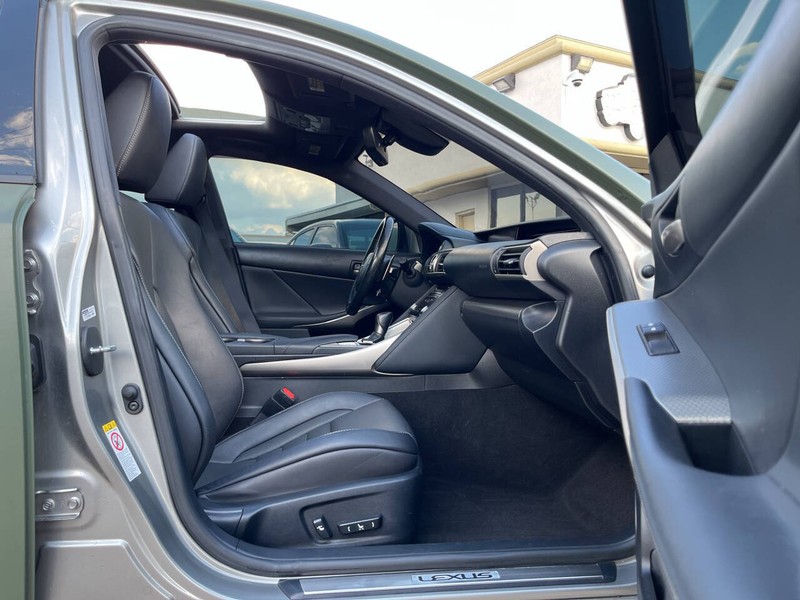 Lexus IS Vehicle Image 12