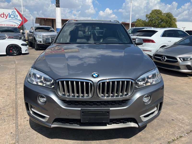 BMW X5 Vehicle Image 02