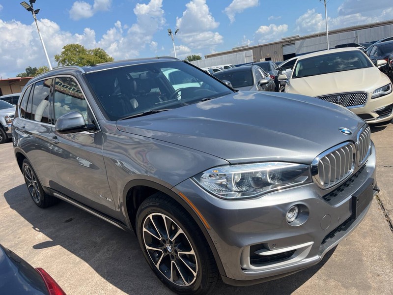 BMW X5 Vehicle Image 03