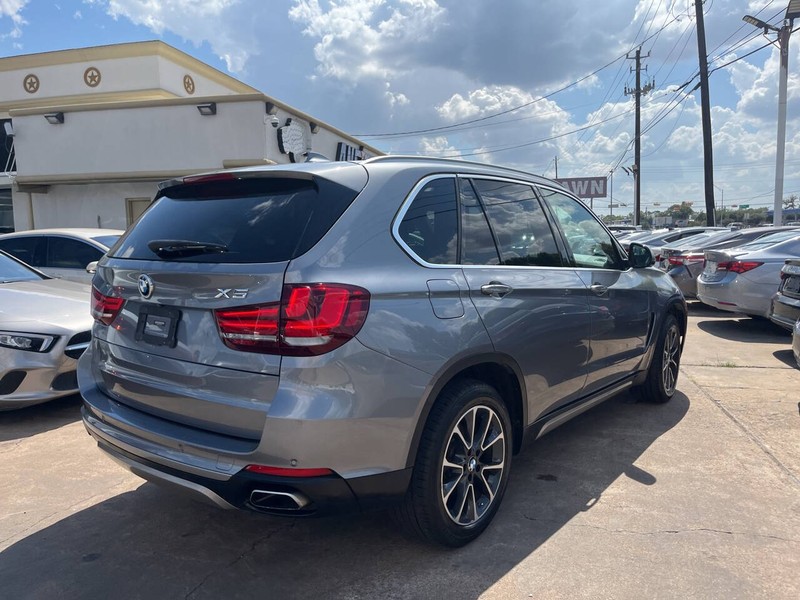 BMW X5 Vehicle Image 04