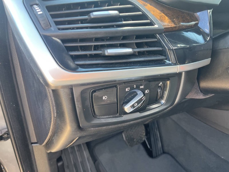 BMW X5 Vehicle Image 10