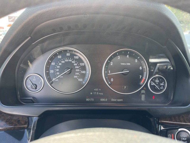 BMW X5 Vehicle Image 11