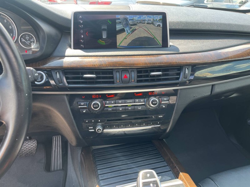 BMW X5 Vehicle Image 14