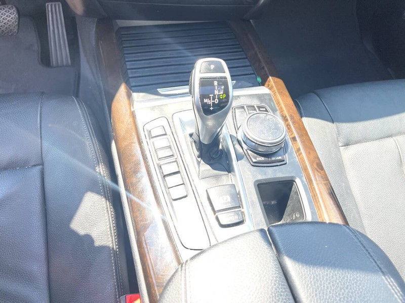 BMW X5 Vehicle Image 15