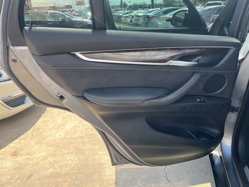 BMW X5 Vehicle Image 17