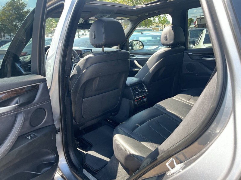 BMW X5 Vehicle Image 18