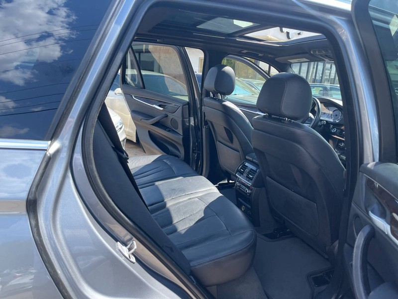 BMW X5 Vehicle Image 23