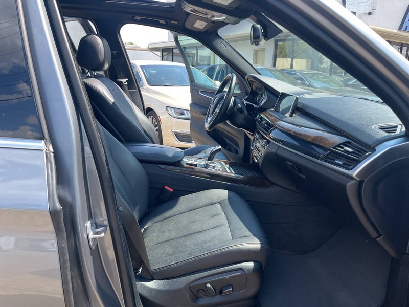 BMW X5 Vehicle Image 24