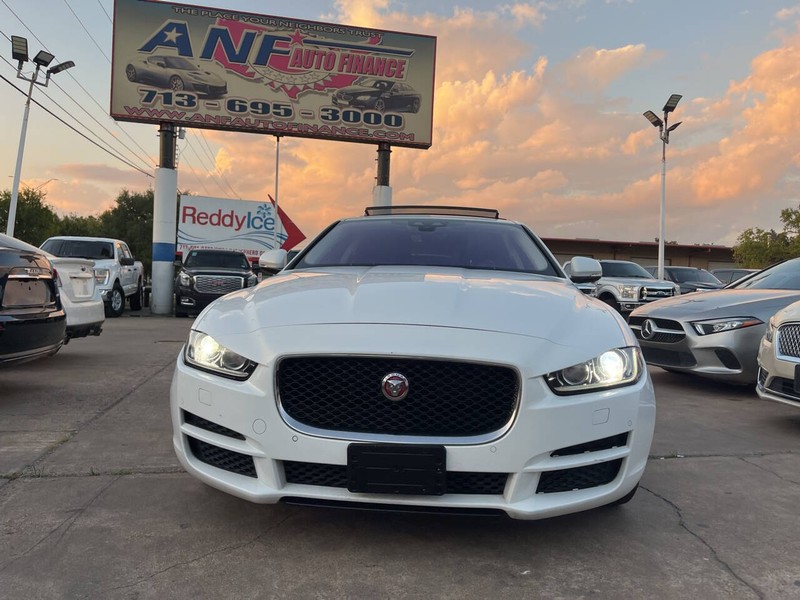 Jaguar XE Vehicle Image 02