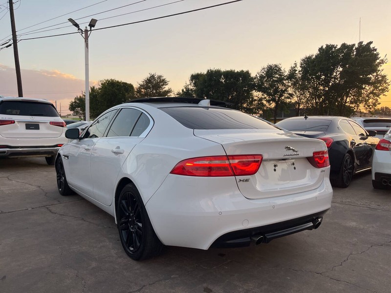 Jaguar XE Vehicle Image 03