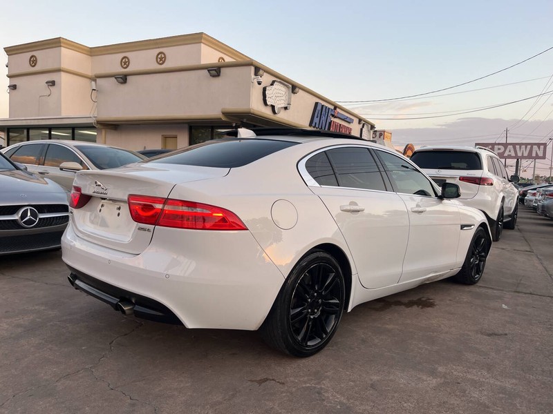 Jaguar XE Vehicle Image 05