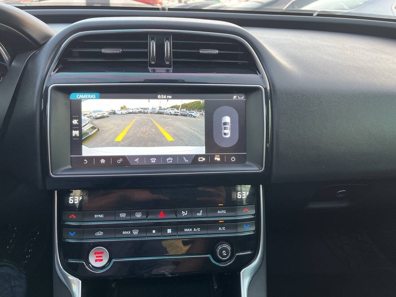 Jaguar XE Vehicle Image 12