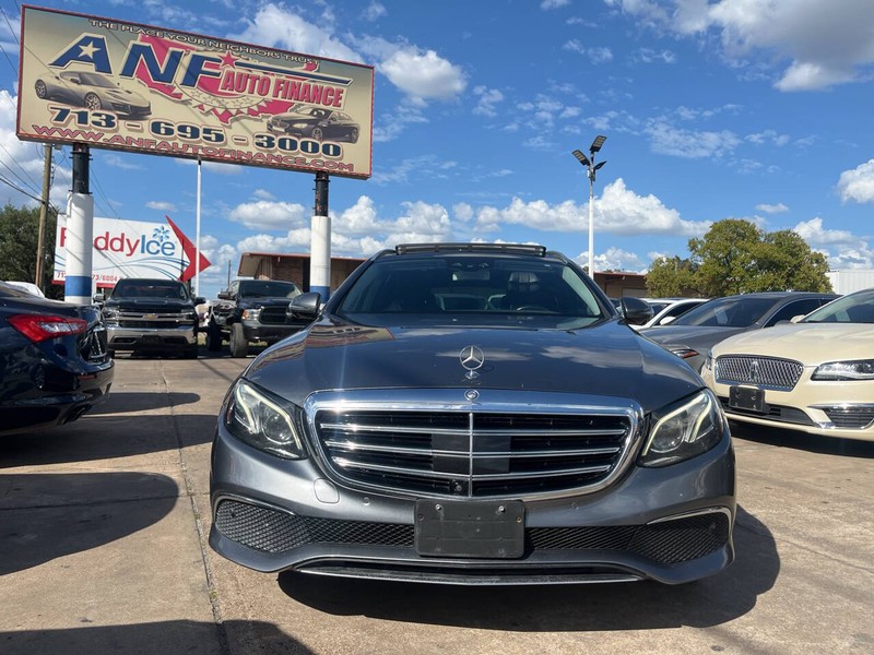 Mercedes-Benz E-Class Vehicle Image 02