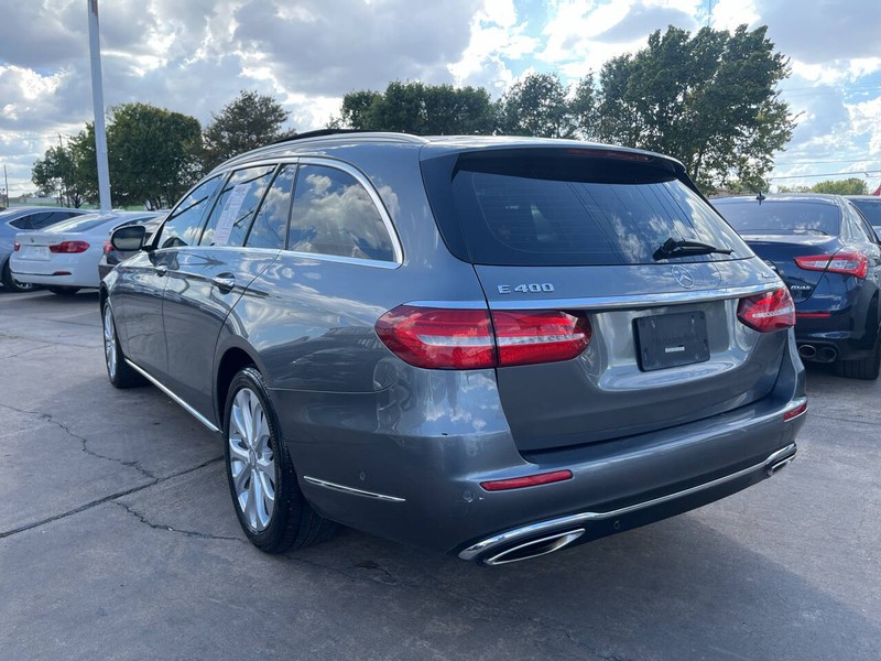 Mercedes-Benz E-Class Vehicle Image 03