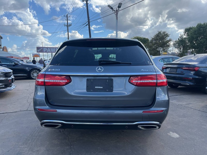 Mercedes-Benz E-Class Vehicle Image 04