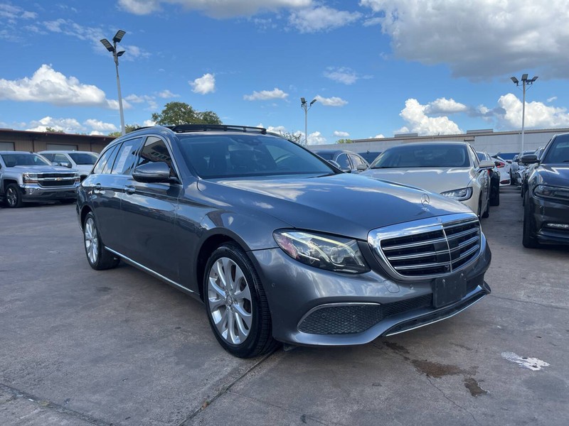 Mercedes-Benz E-Class Vehicle Image 06