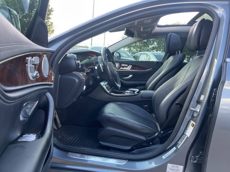 Mercedes-Benz E-Class Vehicle Image 07