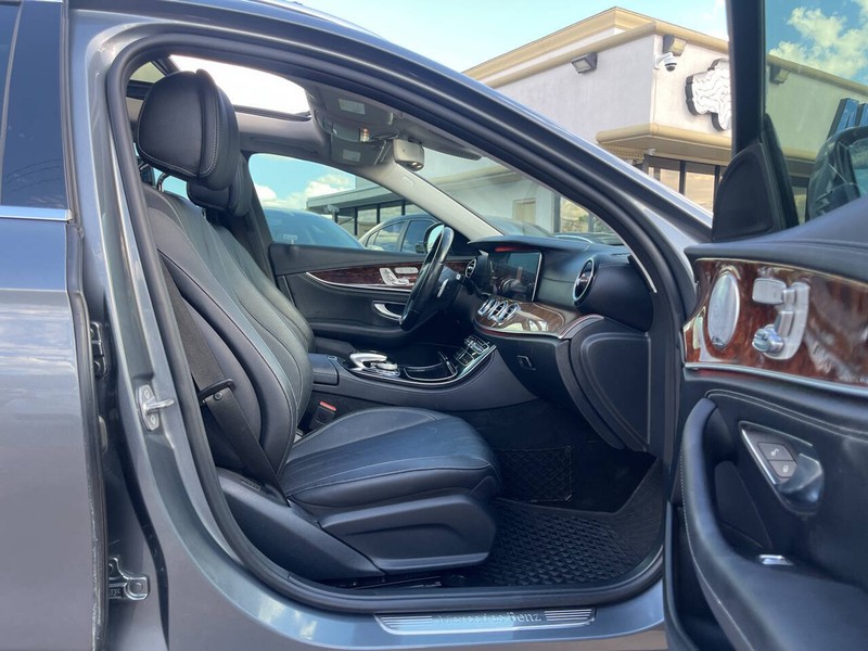 Mercedes-Benz E-Class Vehicle Image 11