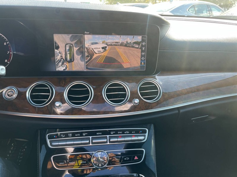 Mercedes-Benz E-Class Vehicle Image 12