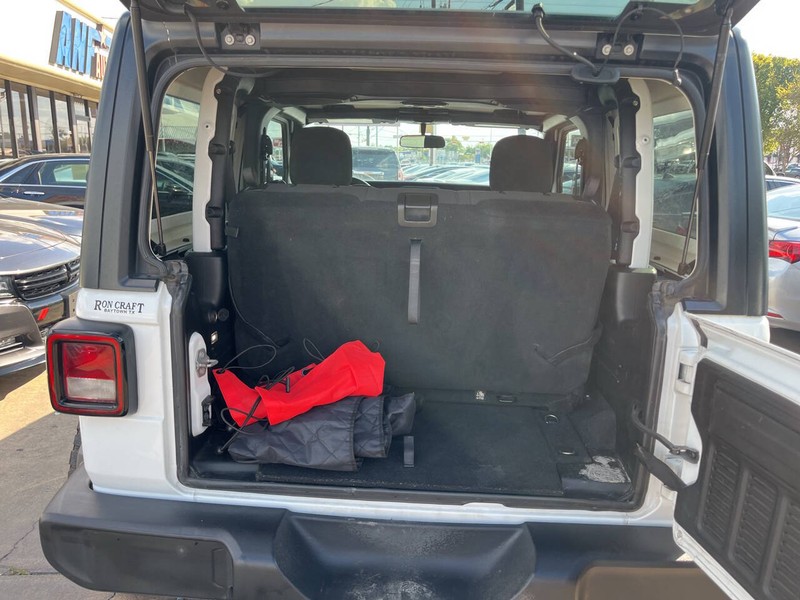 Jeep Wrangler Vehicle Image 09