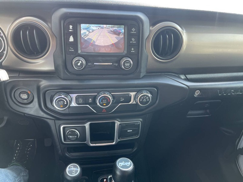 Jeep Wrangler Vehicle Image 11
