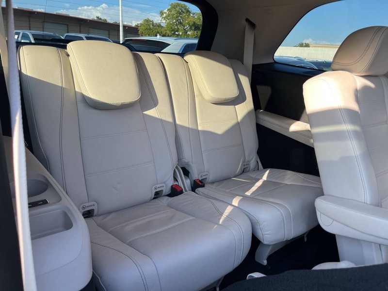 Mercedes-Benz GLS Vehicle Image 13