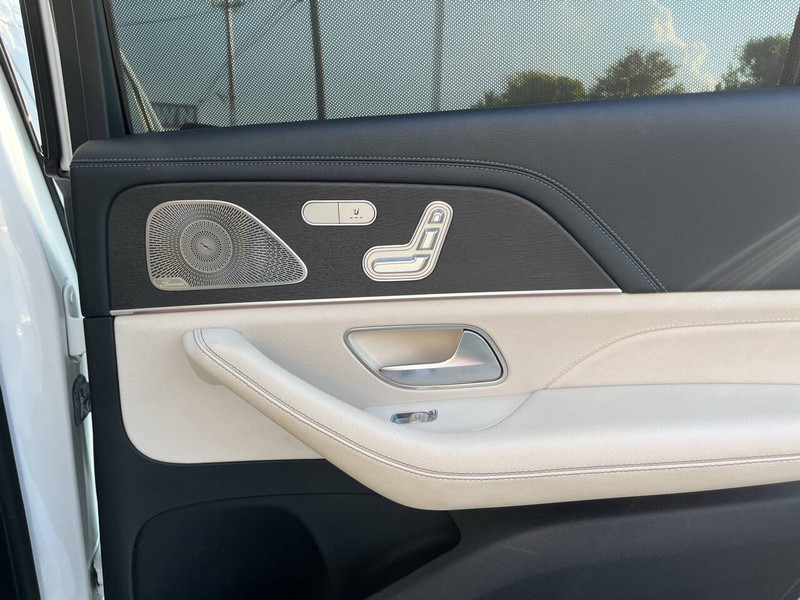 Mercedes-Benz GLS Vehicle Image 15