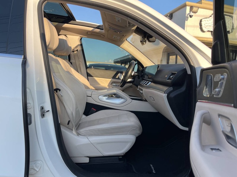 Mercedes-Benz GLS Vehicle Image 16