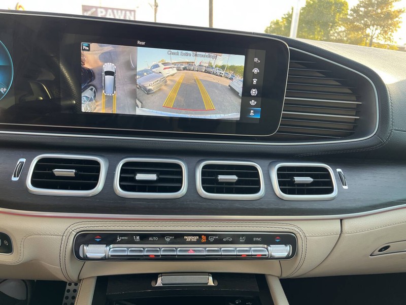 Mercedes-Benz GLS Vehicle Image 18