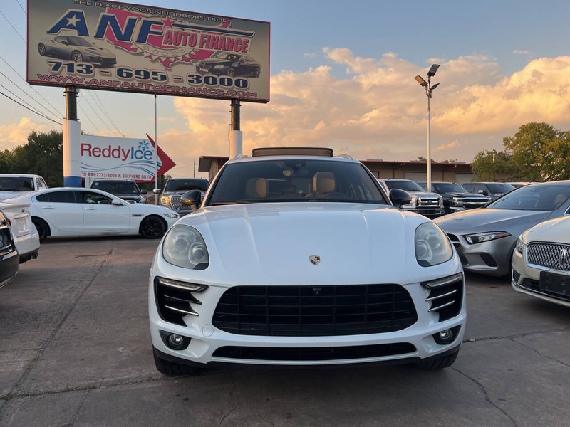 Porsche Macan Vehicle Image 02