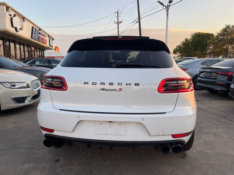 Porsche Macan Vehicle Image 04