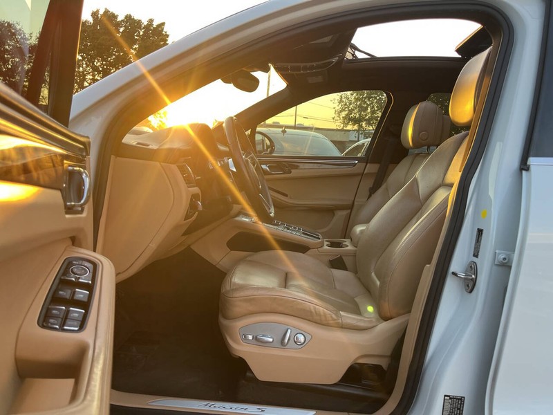 Porsche Macan Vehicle Image 08