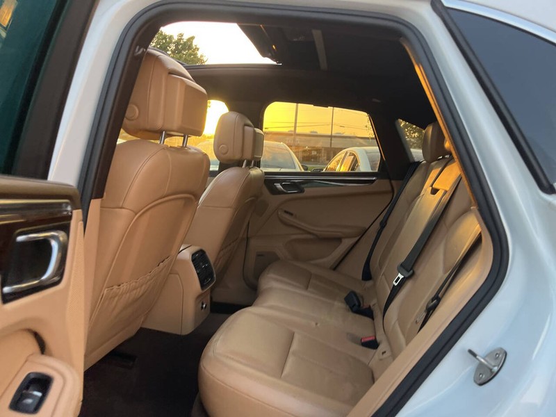 Porsche Macan Vehicle Image 09
