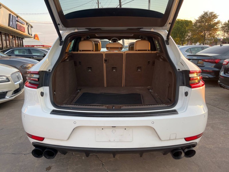 Porsche Macan Vehicle Image 10