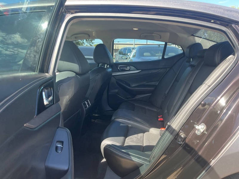 Nissan Maxima Vehicle Image 08