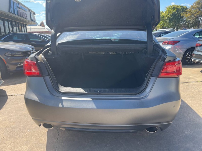 Nissan Maxima Vehicle Image 09