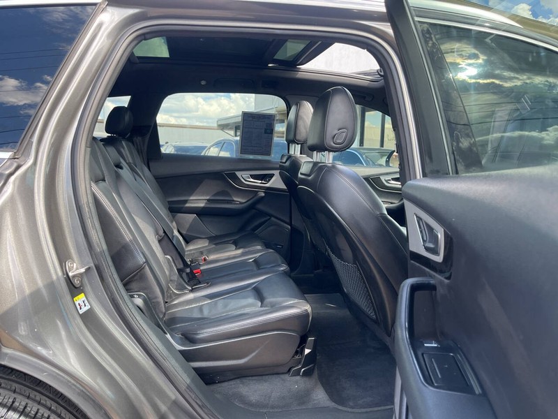 Audi Q7 Vehicle Image 10