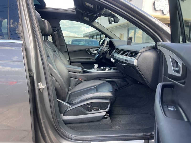 Audi Q7 Vehicle Image 12