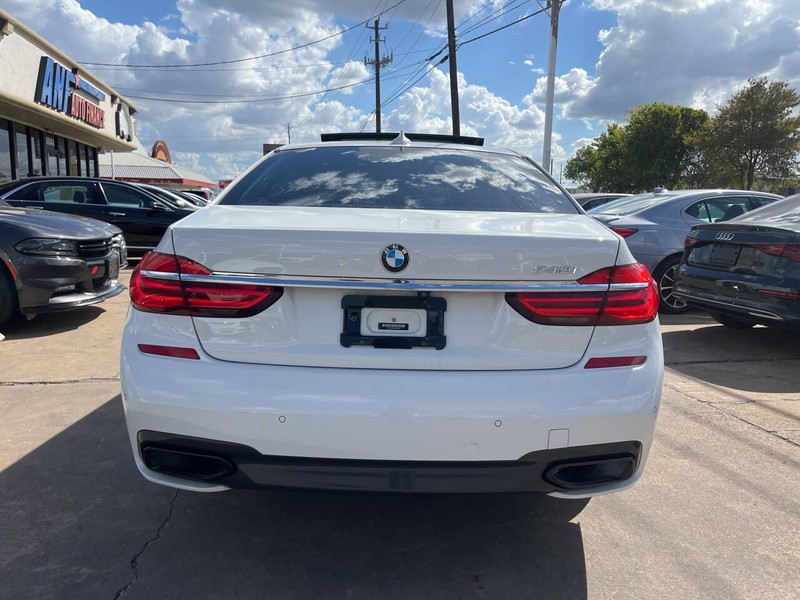 BMW 7 Series Vehicle Image 04