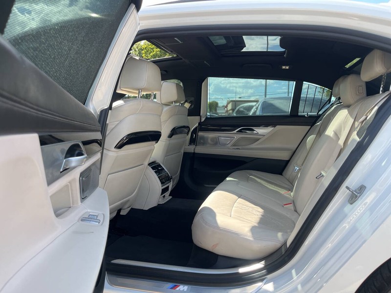 BMW 7 Series Vehicle Image 08