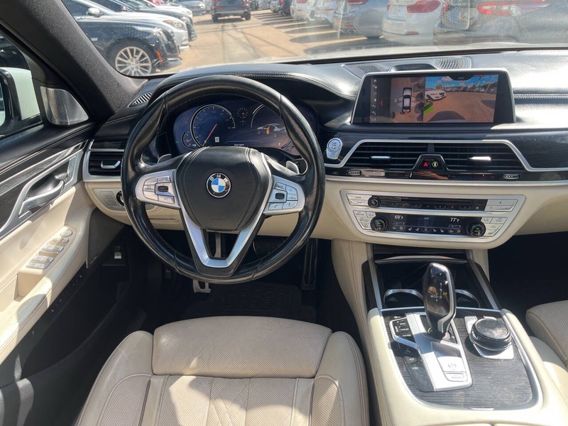 BMW 7 Series Vehicle Image 12