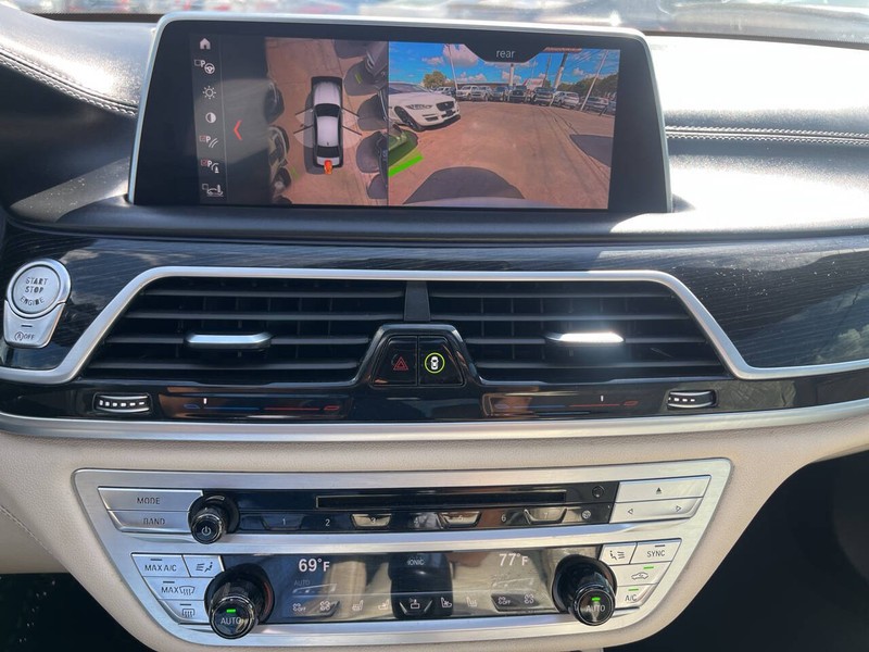 BMW 7 Series Vehicle Image 14